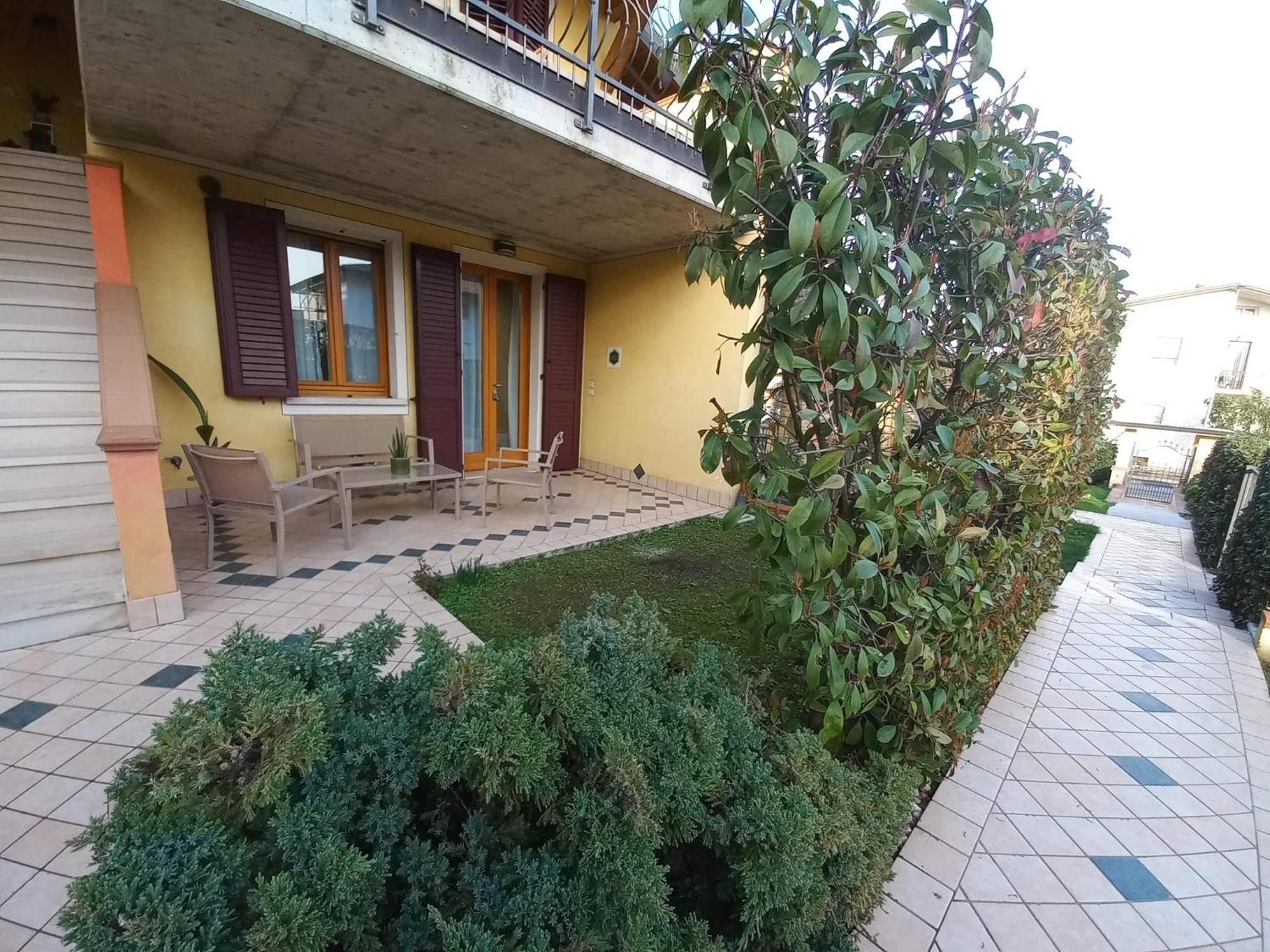 Hoya Apartment Сирмионе Экстерьер фото