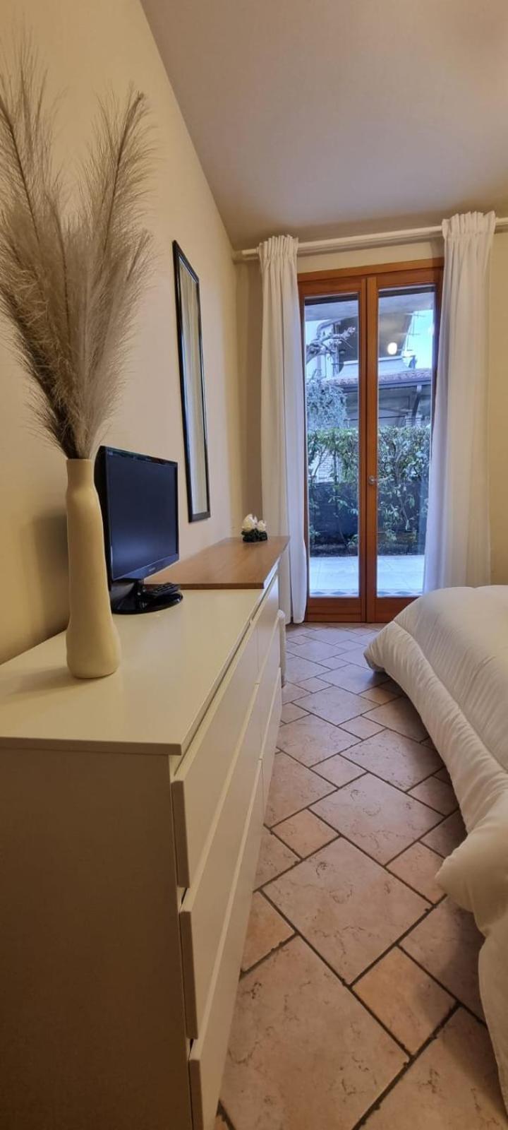 Hoya Apartment Сирмионе Экстерьер фото